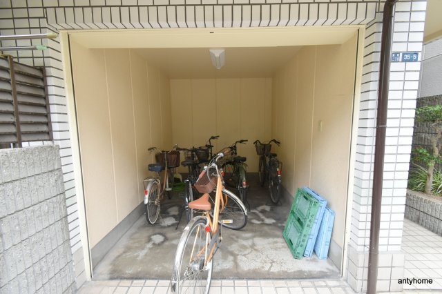ニューチヨダマンション　仲介手数料無料の駐車場