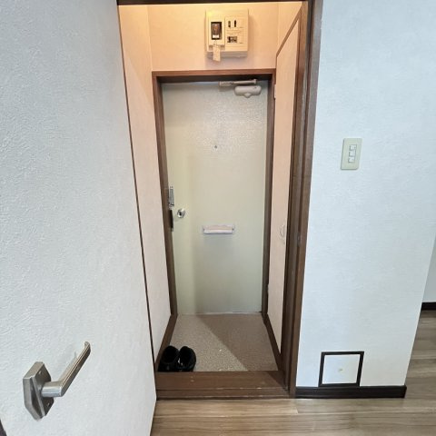 ヴィラ茜の玄関