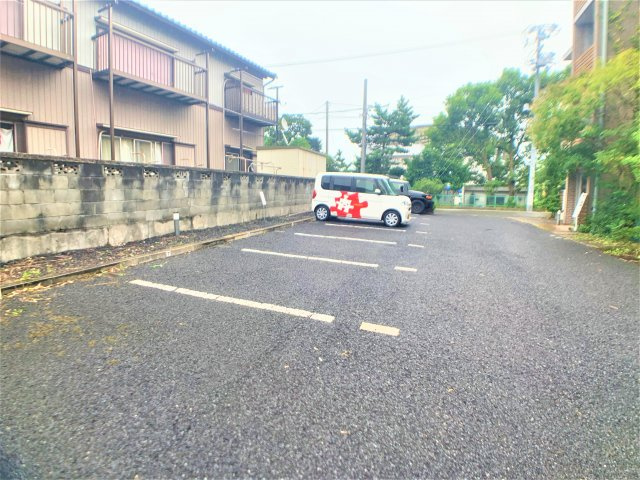 ハイツアボカドの駐車場