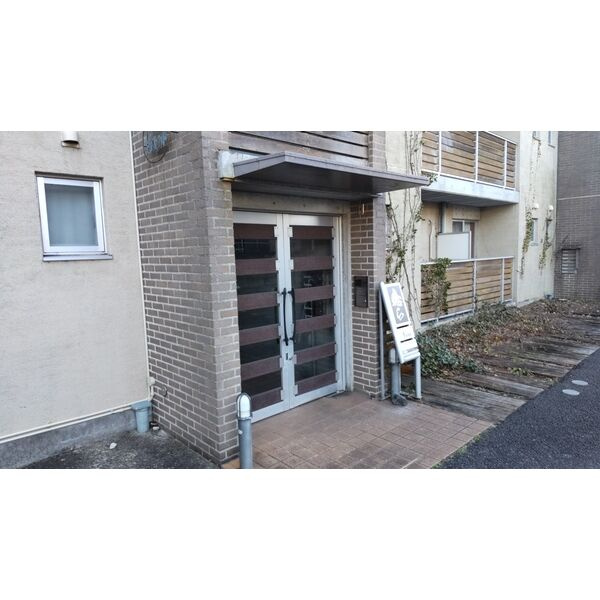 ハイツアボカドのエントランス