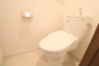 【トイレ】 | THE GARNET MILLENNIUM KYOTO 九条烏丸 | ゆったりとした空間のトイレです