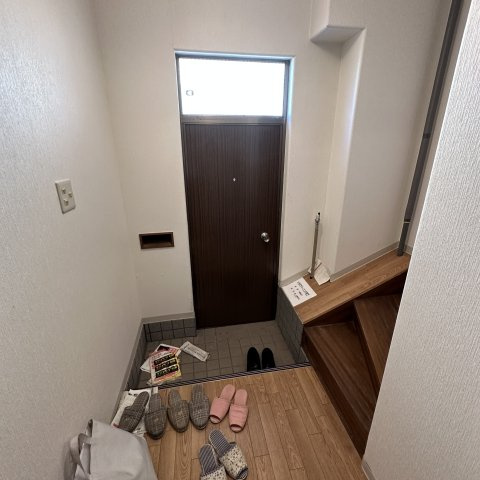 志渡アパートの玄関|明るい玄関です