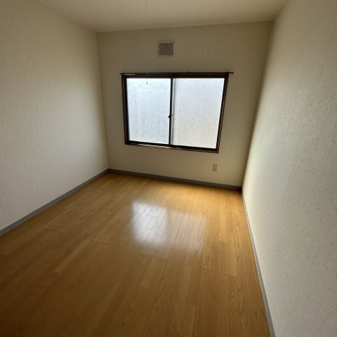 志渡アパートの洋室|使い勝手のいい洋室です