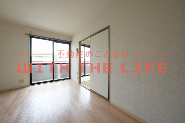 レイクヒルKASA【10,000円キャッシュバック対象物件】の居間・リビング|ゆったり過ごせる居間です