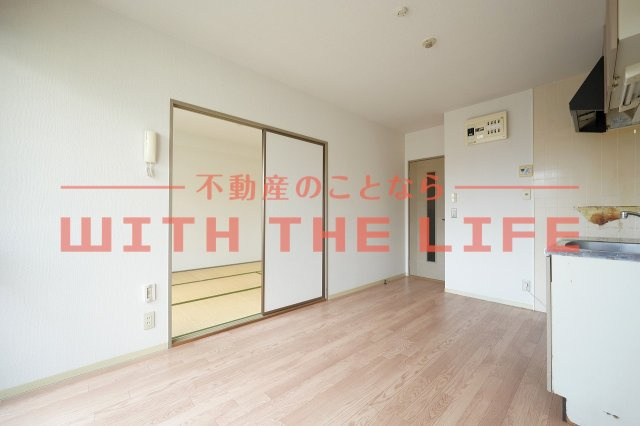 レイクヒルKASA【10,000円キャッシュバック対象物件】の内装|明るい色調の室内です