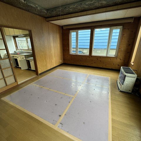 室蘭市母恋南町2丁目56-4戸建の居間・リビング