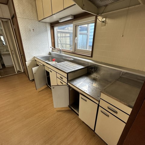 室蘭市母恋南町2丁目56-4戸建のキッチン