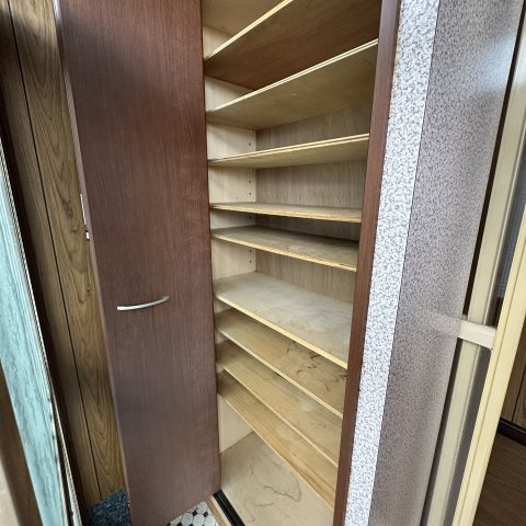 室蘭市母恋南町2丁目56-4戸建の収納