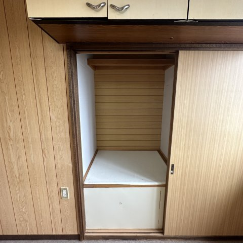 室蘭市母恋南町2丁目56-4戸建の収納