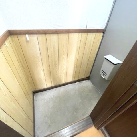ファミール栄町の玄関