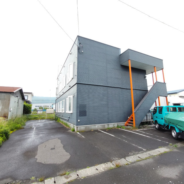 ファミール栄町の駐車場