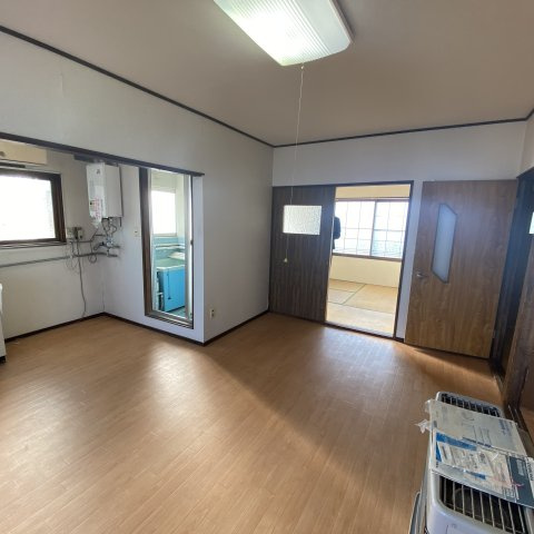 曙ハイツの居間・リビング|ゆったりとしたリビングです