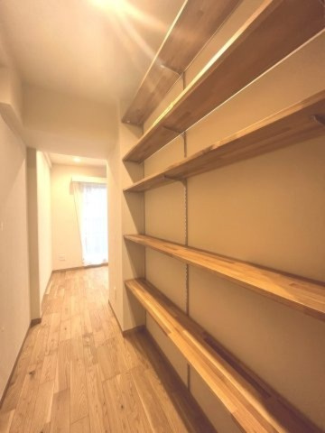 【収納】 | 本郷アローハイツ 5F | 【 Storage 】
住まいの快適性を左右する収納は,欲しい場所に使い勝手のよい形で確保しています。生活しやすい環境を収納から作り出します。