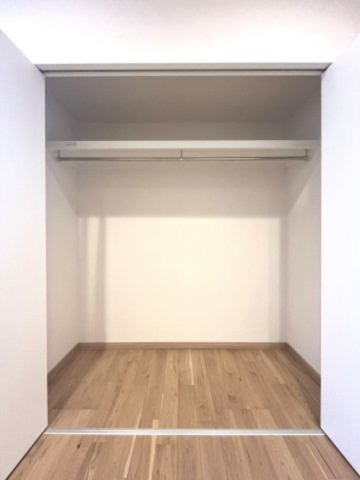 【収納】 | 本郷アローハイツ 5F | 【 Storage 】
広く奥行きのある収納。インテリアをよりよく演出するために、とても重要な役割を果たしてくれます。日々の生活をすっきりとまとめ上げてくれます。