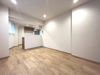 【外観】 | 【 Living　room 】
広い空間が確保されたリビングルームは、生活にゆとりを持たせてくれます。のんびりできる場所を自分好みに着せ替えて、充実した生活に。