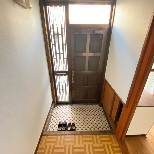 室蘭市東町2丁目15-7戸建の玄関