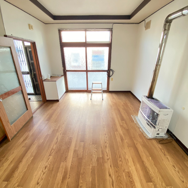 室蘭市東町2丁目15-7戸建の居間・リビング