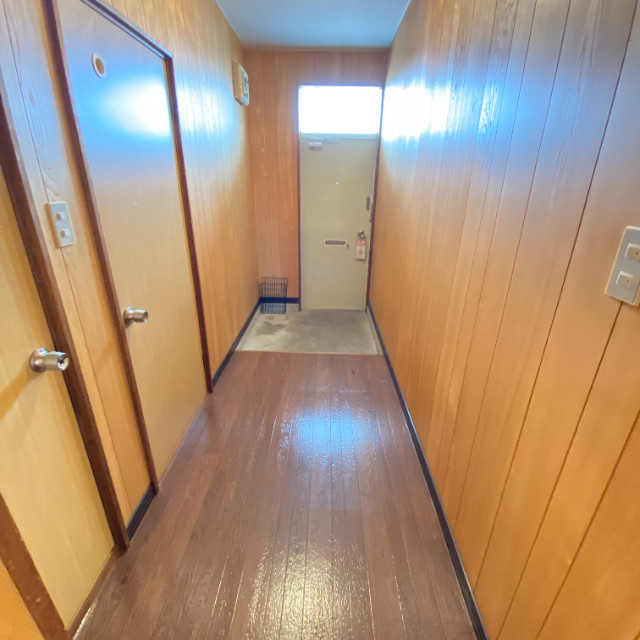 加地ハイツ2号棟の玄関