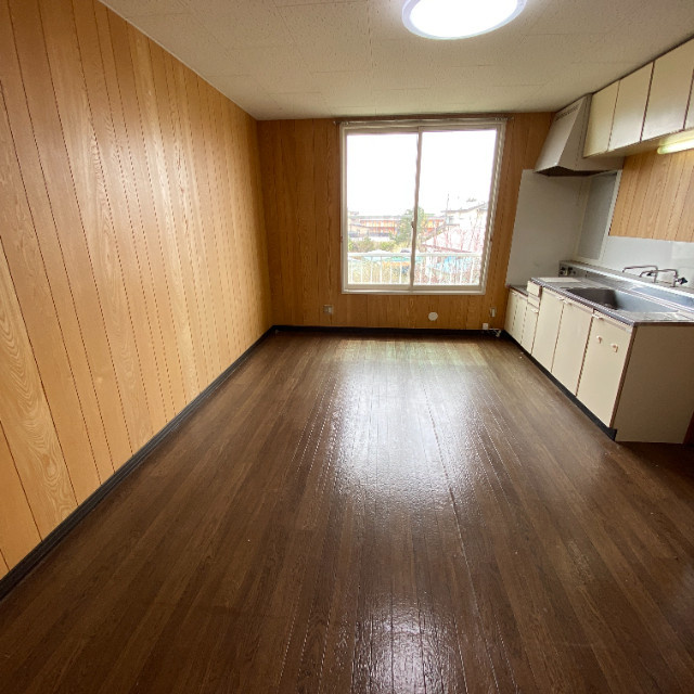 加地ハイツ2号棟の居間・リビング