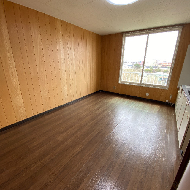 加地ハイツ2号棟の居間・リビング