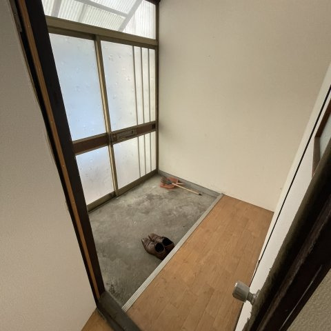 斉藤アパートの玄関