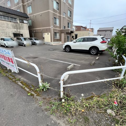 クレセントコートの駐車場