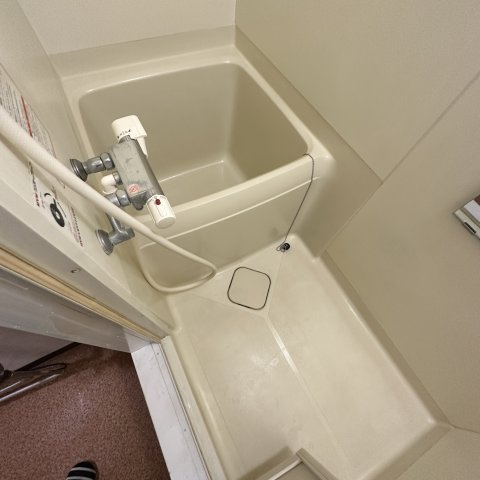 Ｅ．Ｓアベニュー　ヒラノアパートメントの浴室|コンパクトで使いやすいお風呂です