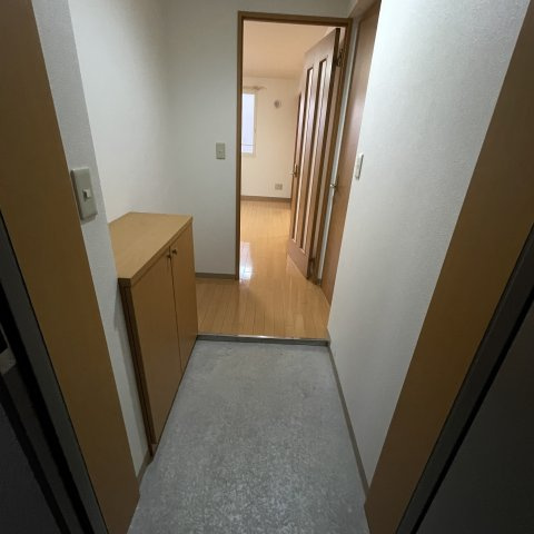 東町コーポラスの玄関