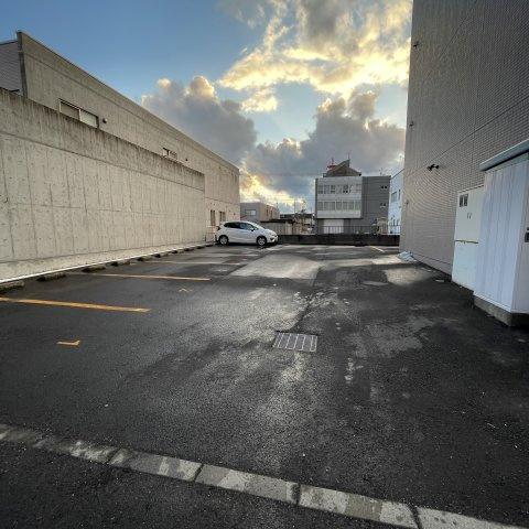 東町コーポラスの駐車場