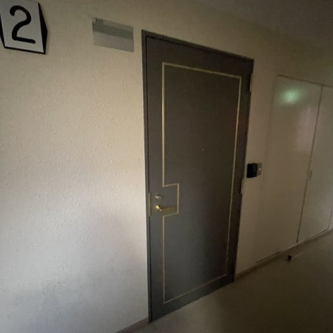 東町コーポラスの玄関