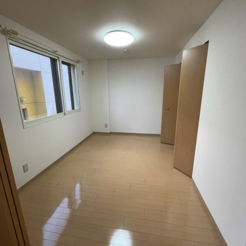 東町コーポラスの洋室