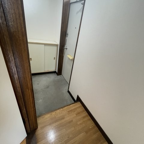 メゾン白樺の玄関