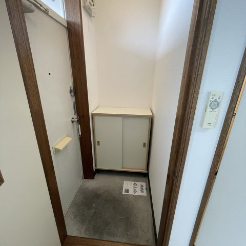 メゾン白樺の玄関