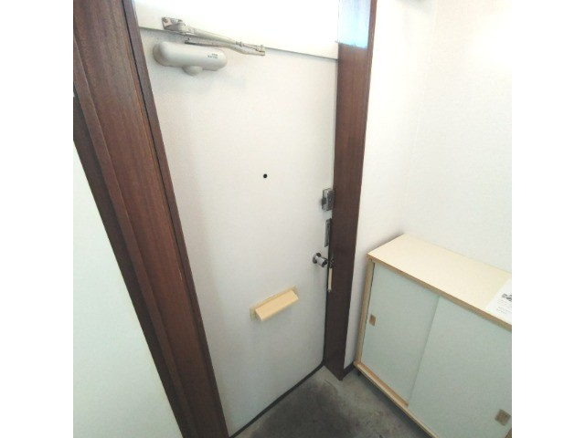 メゾン白樺の玄関