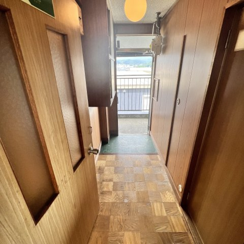 めぐみマンションの玄関|明るい玄関です