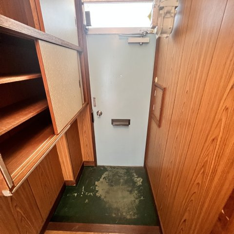 めぐみマンションの玄関