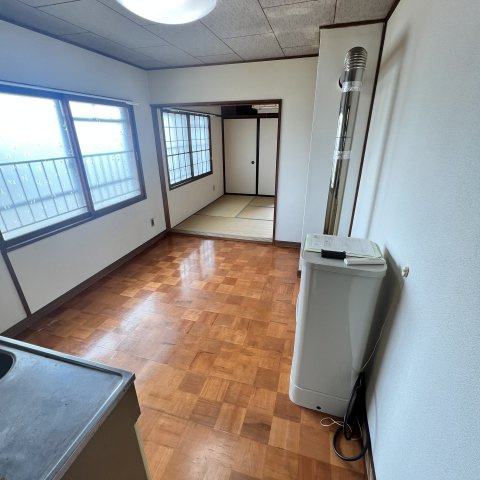 めぐみマンションの居間・リビング|使いやすい居間です