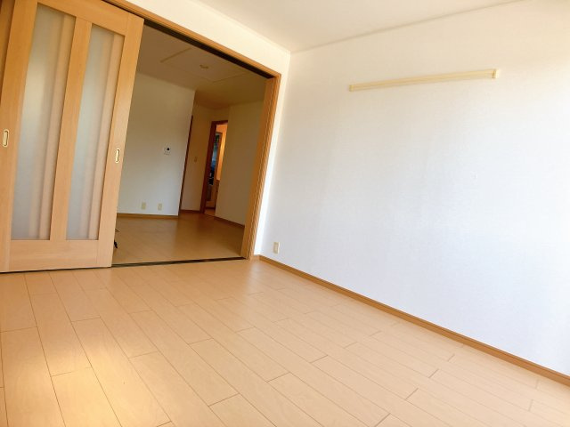 カルテットの洋室