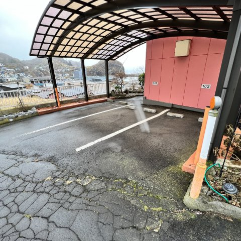 ガーネットの駐車場