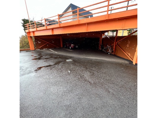 ガーネットの駐車場