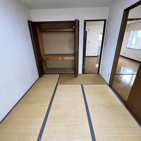 ガーネットの和室
