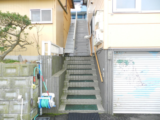 山田ハイツのエントランス