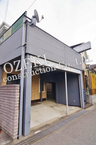 越谷市花田店舗付き住宅の外観