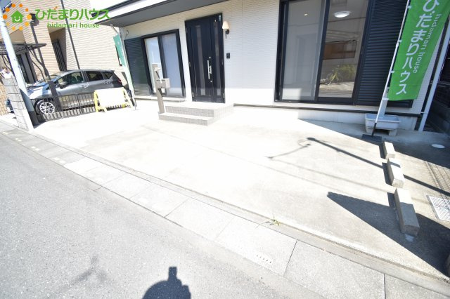 鴻巣市宮地1丁目　中古一戸建ての駐車場
