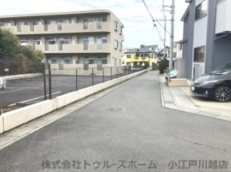 【前面道路含む現地写真】