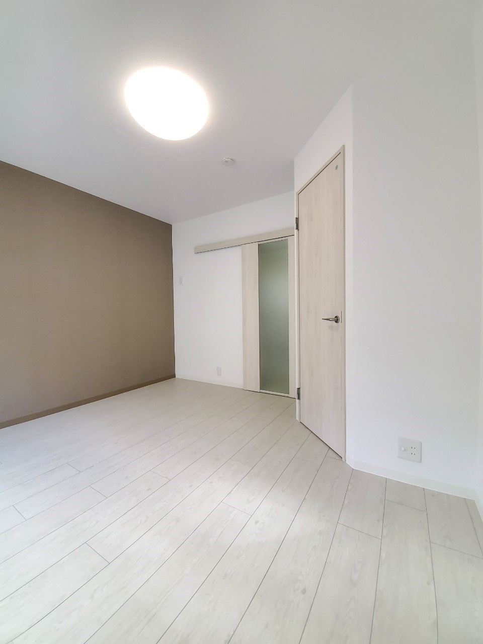 ドムール佐保川の居間・リビング|お部屋にはウォークインクローゼットあり