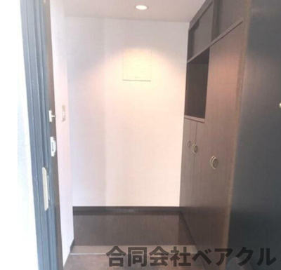 【玄関】 | ロータリーマンションパレベルマリン | 収納もある玄関です