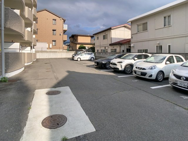 ラ・フランスマンション本町の駐車場