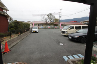 【駐車場】