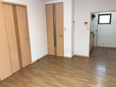 【居間・リビング】 | グランドソレーユ | こちらのリビングで趣味の時間をお楽しみください